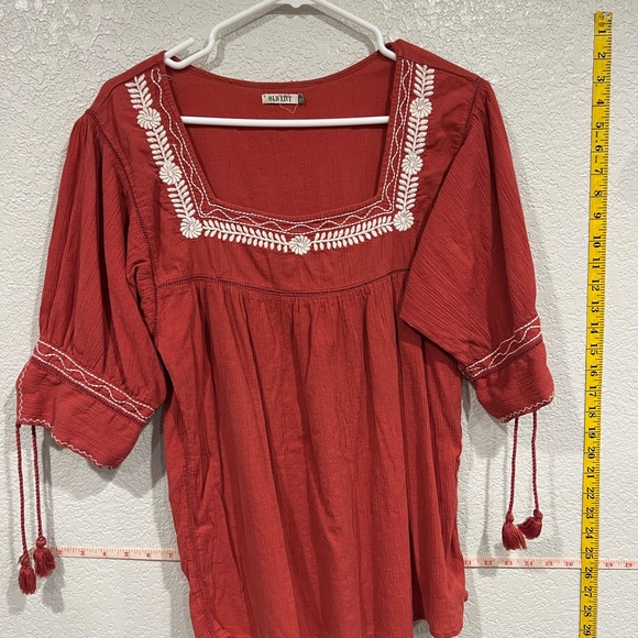 Woman’s tops - Picture 2 of 7